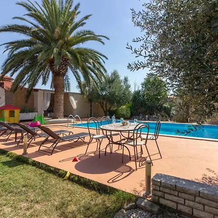 Villa Charming Margherita With Private Pool In Pula