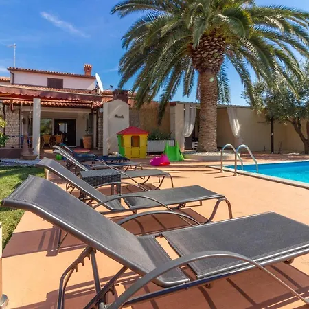 Charming Margherita With Private Pool In * Pula