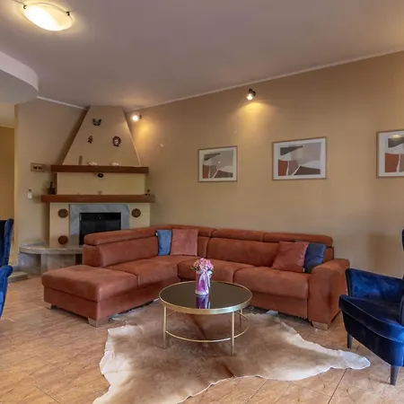 Charming Margherita With Private Pool In * Pula