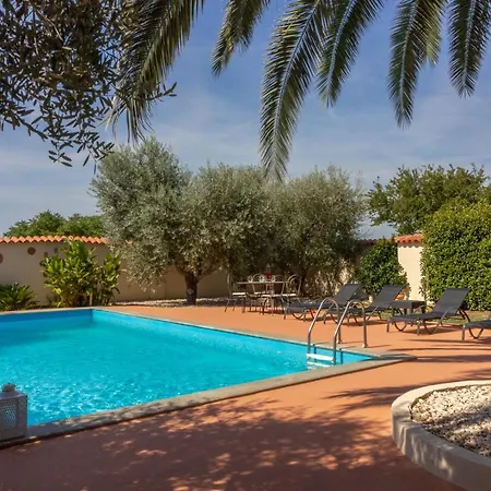 Charming Margherita With Private Pool In Villa Pula