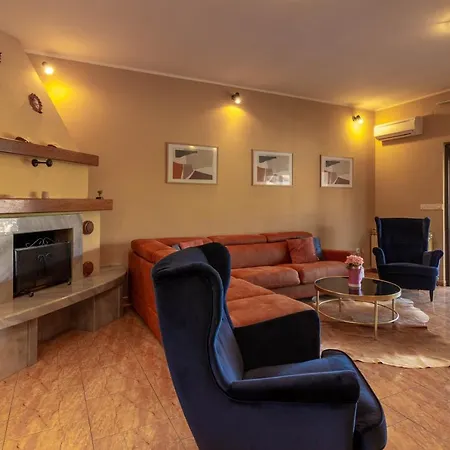 Charming Margherita With Private Pool In Pula
