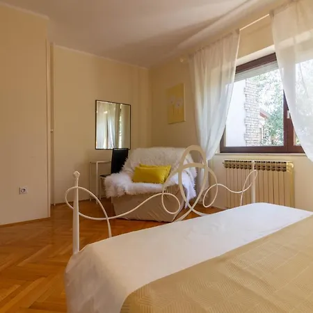 Charming Margherita With Private Pool In Villa Pula